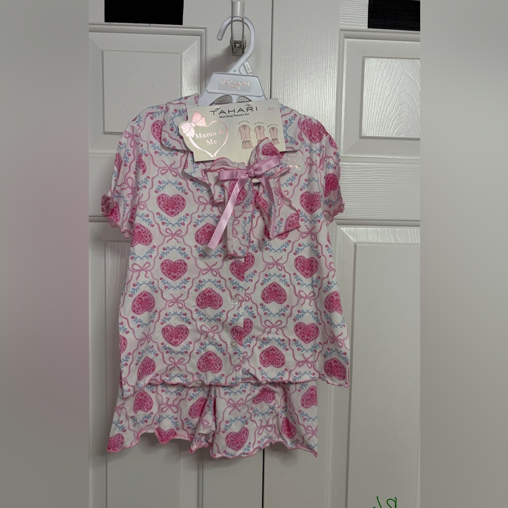 Tahari Girl Mama & Me Mommy & Me Valentine’s Day Heart Pajama Set